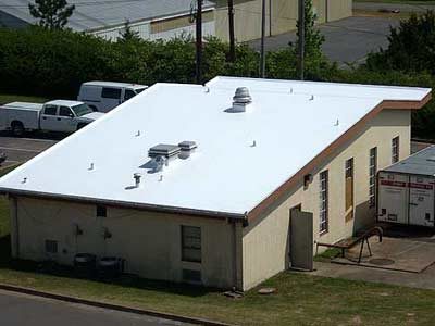 New installation of a sloped roof at the NLR Airport