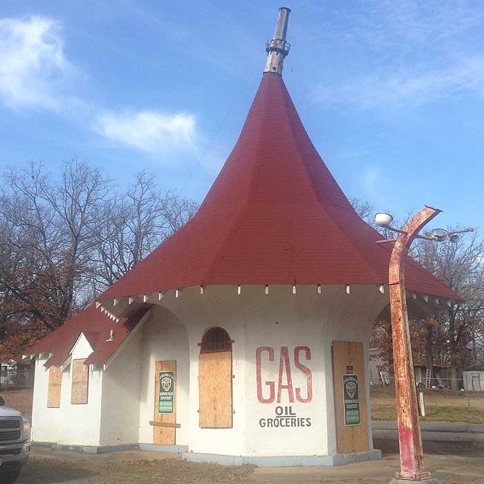 Roundtop Filling Station showing need for repair